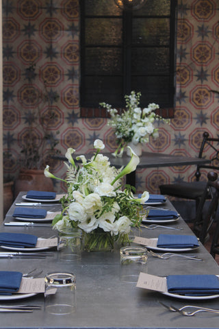 MONOCHROMATIC SMALL CENTERPIECE