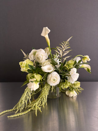 Monochromatic white centerpiece