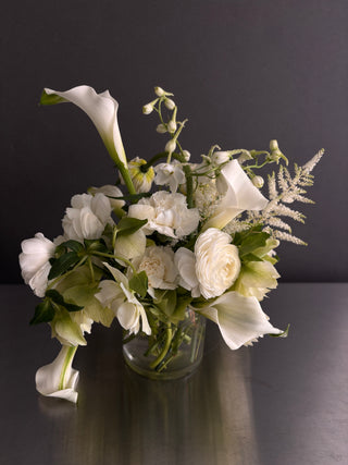 MONOCHROMATIC SMALL CENTERPIECE