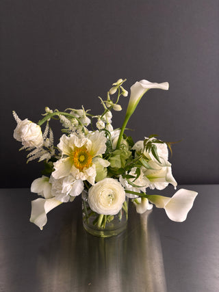 MONOCHROMATIC SMALL CENTERPIECE