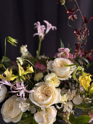 Bouquet of flowers with white and yellow roses against a dark background
