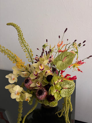 Same day luxury flower delivery in los angeles by wildstems - green and modern floral arrangement 